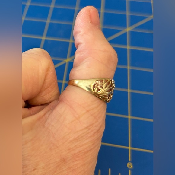 10K Yellow Gold Ring With Rose and White Gold Flowers Size 9 - Picture 9 of 11